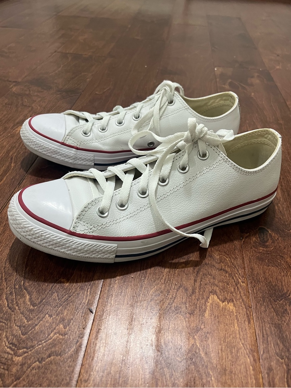 Converse White Low-Top Sneakers with Red Stripe unisex size 8 men 10 women’s